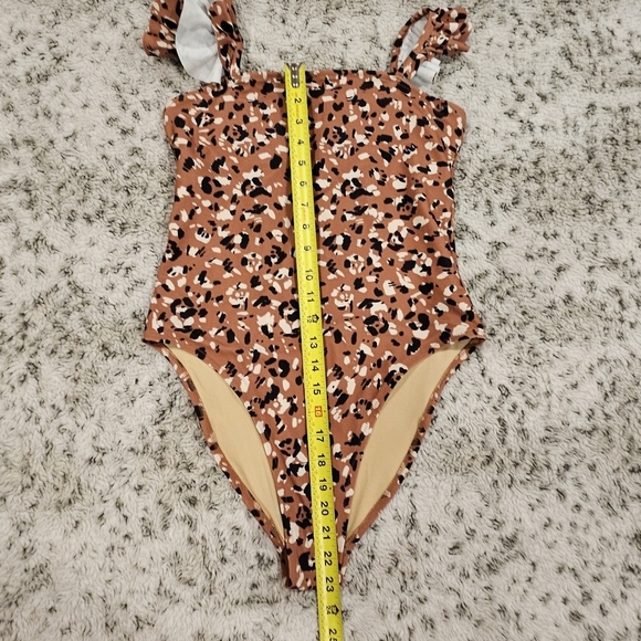 Old Navy SZ S Animal Print One Piece Square Neck Ruffled Straps Swim Suit NWT - Picture 9 of 10